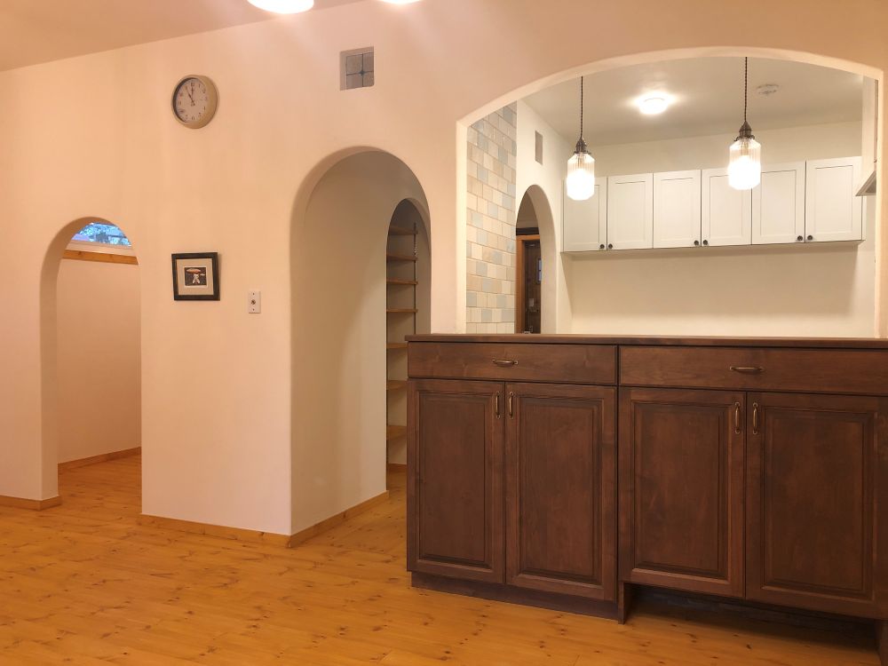 しらっくいを施工したリビングルーム