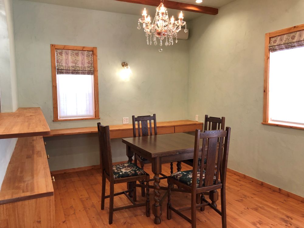 調色したしらっくい壁