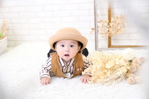 帽子を被ったこども