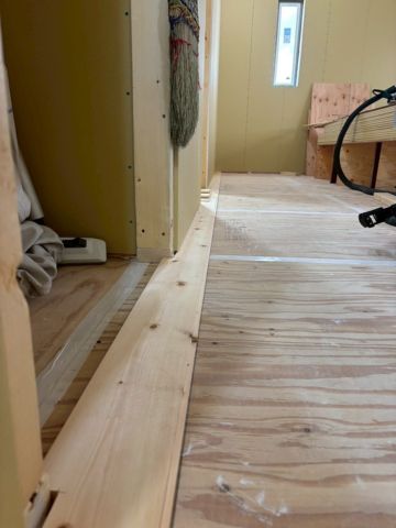 パインフローリング