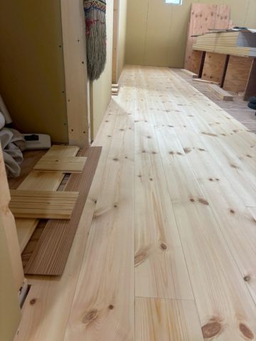 パインフローリング