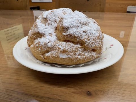 大きなシュークリーム