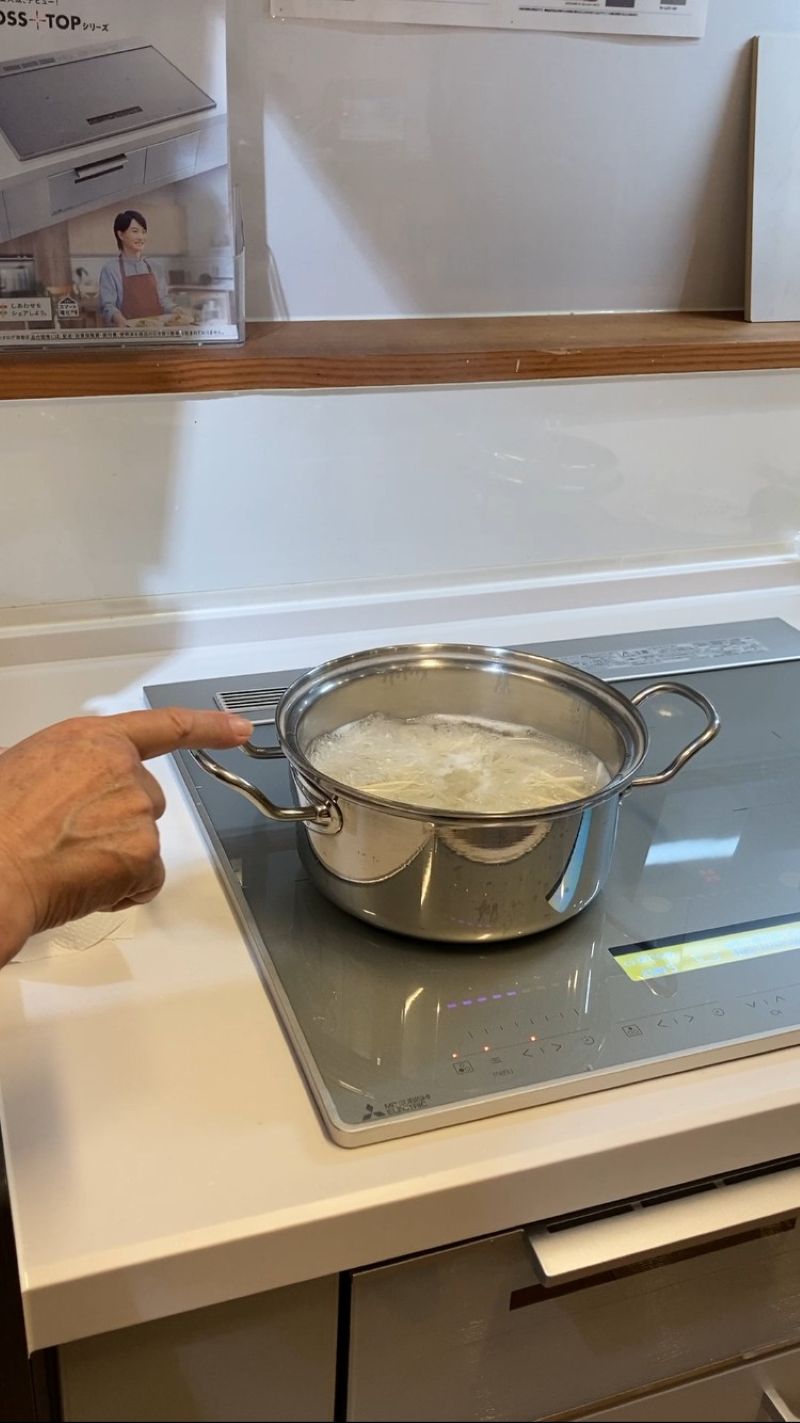 対流させながら加熱する様子