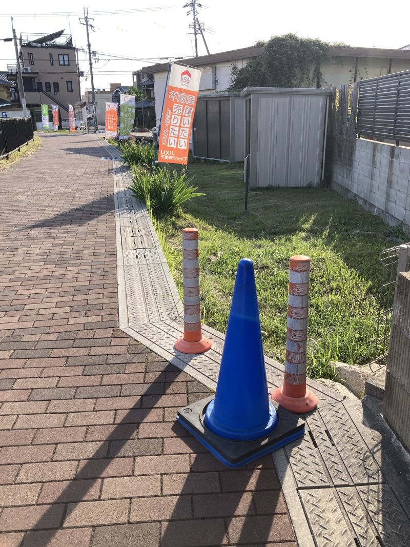 修理されたオレンジポール