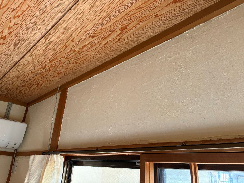 二階にもしっくいを塗った