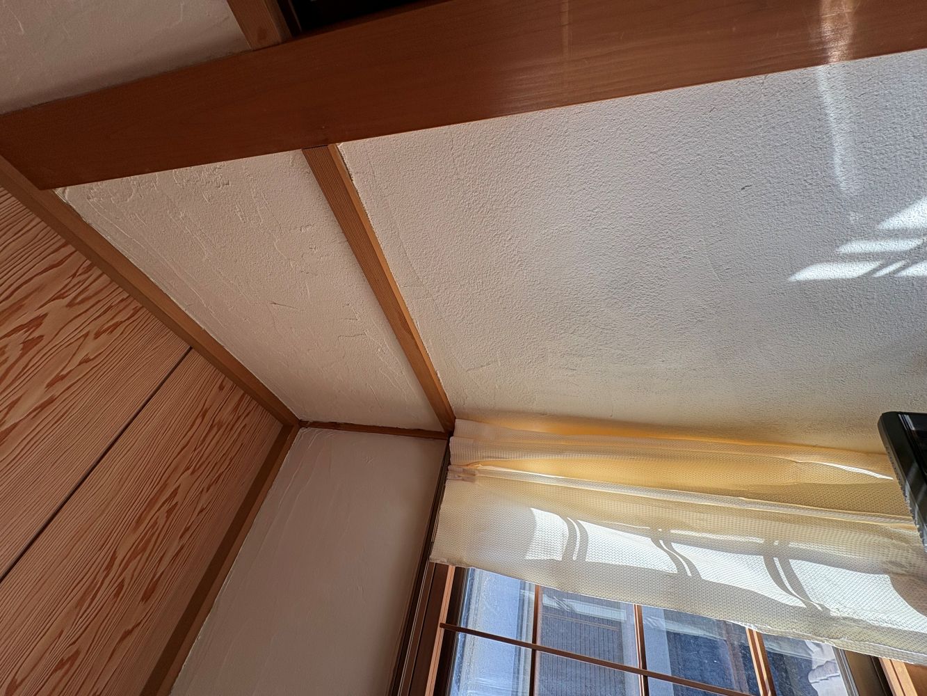 自分たちで漆喰を塗った