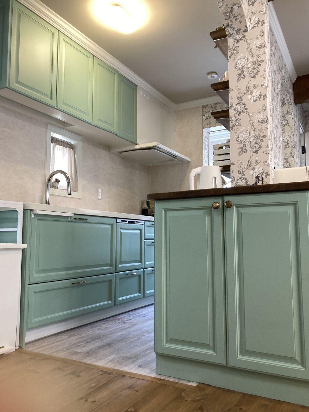 框ドアのキッチン