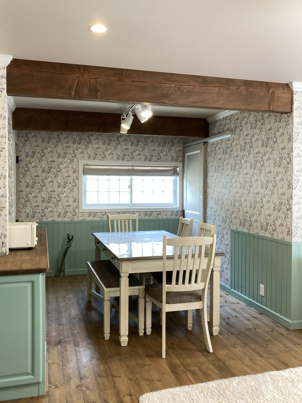 ダイニングと天井の色