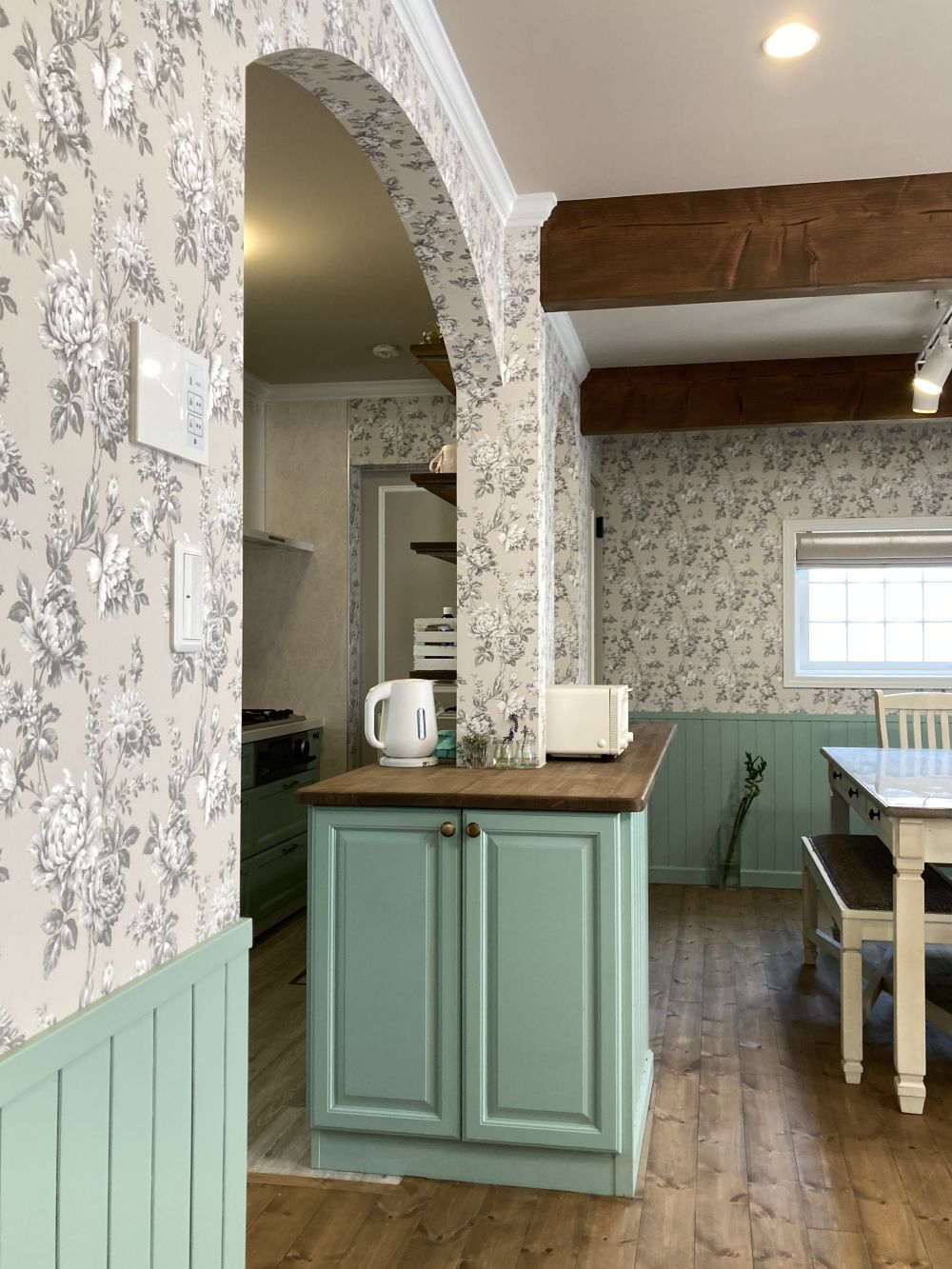 アーチ型開口部